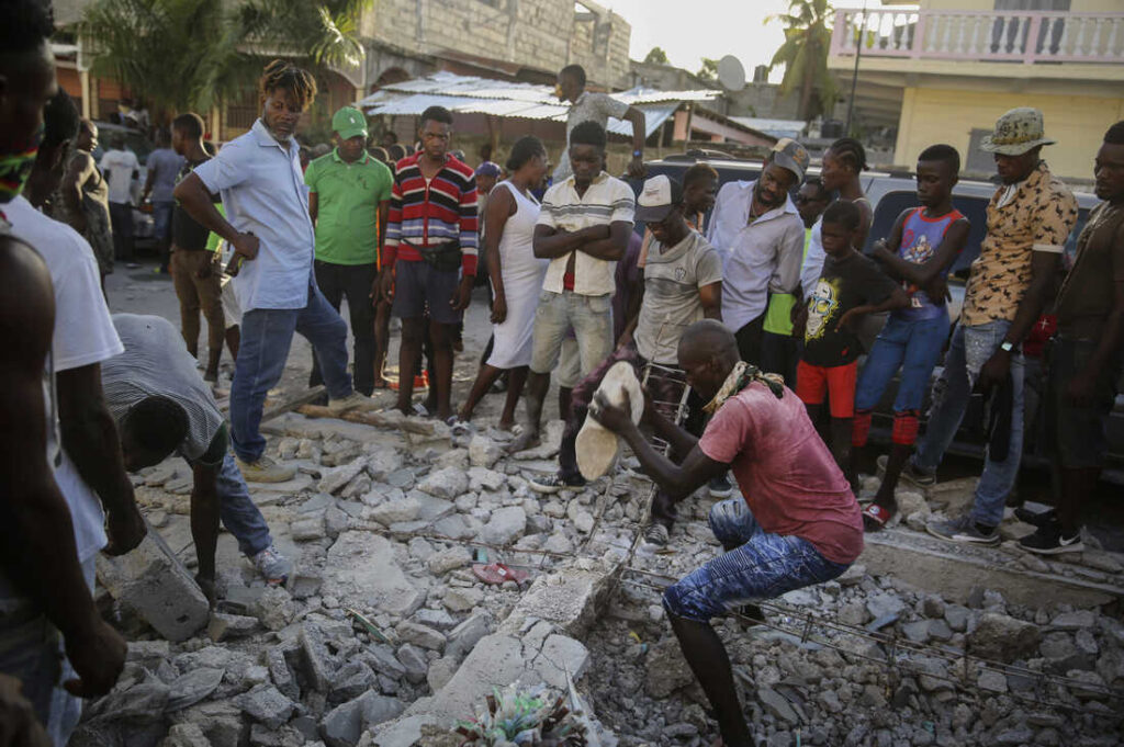 Imagem Ilustrando a Notícia: Ciclone tropical atinge Haiti e dificulta buscas por sobreviventes de terremoto