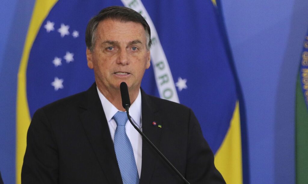 Imagem Ilustrando a Notícia: Bolsonaro entra com ação no STF questionando inquérito das fake news