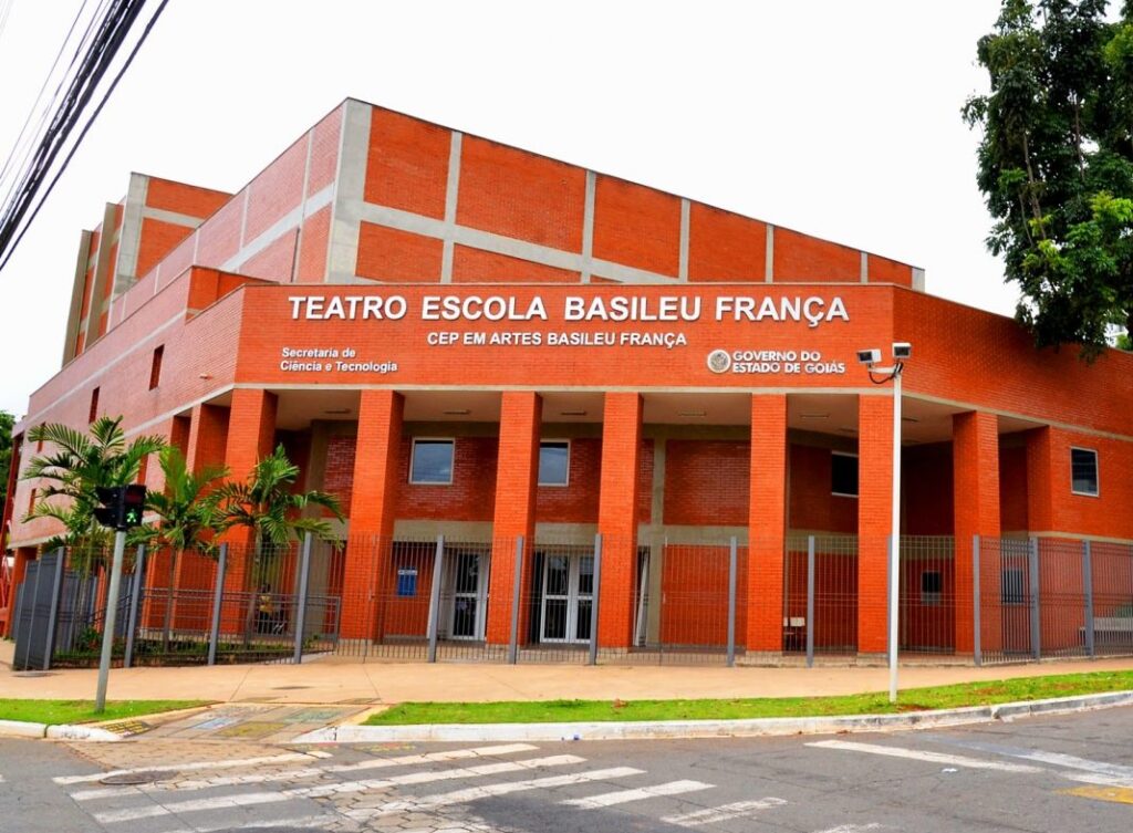 Imagem Ilustrando a Notícia: Escolas do Futuro do Estado de Goiás abrem 461 vagas com salários até R$ 6.500
