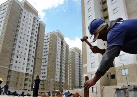 Imagem Ilustrando a Notícia: Alta da Selic encarece financiamento imobiliário