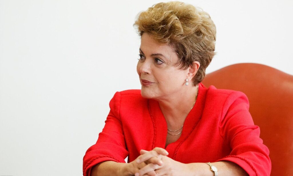 Imagem Ilustrando a Notícia: Dilma chega a São Paulo onde irá passar por cirurgia no coração