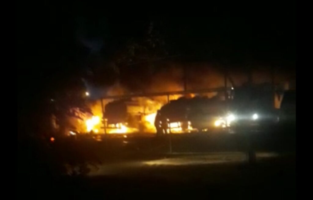 Imagem Ilustrando a Notícia: Caminhões tanque pegam fogo próximo a base petrolífera em Senador Canedo