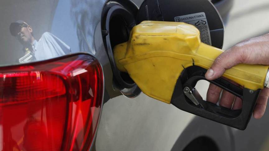 Imagem Ilustrando a Notícia: Preço do litro da gasolina passa de R$ 7 em quatro estados brasileiros
