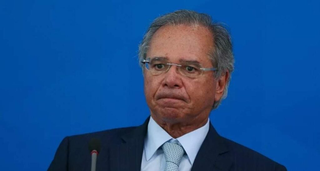 Imagem Ilustrando a Notícia: ‘Está vindo bomba do Senado’, diz Paulo Guedes em defesa da PEC dos precatórios