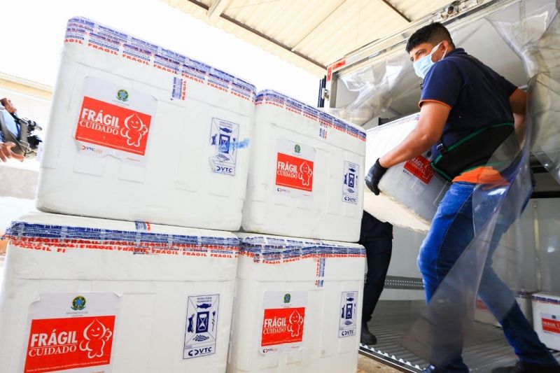 Imagem Ilustrando a Notícia: Goiás recebe mais dois carregamentos da AstraZeneca com 145.900 doses