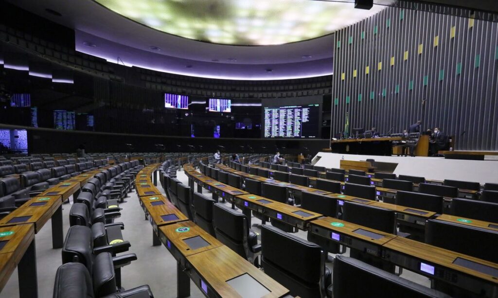 Imagem Ilustrando a Notícia: Câmara encerra 1º turno de votação da PEC da Reforma Eleitoral