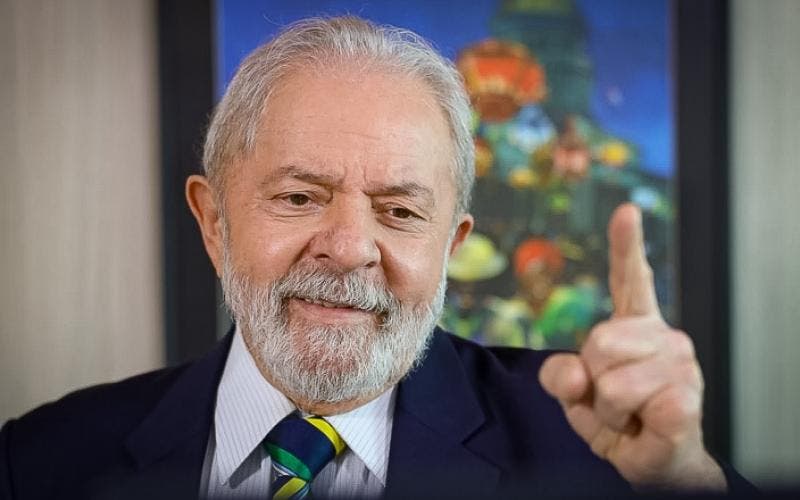 Imagem Ilustrando a Notícia: Lula tem 40% das intenções de voto contra 24% de Bolsonaro, mostra pesquisa