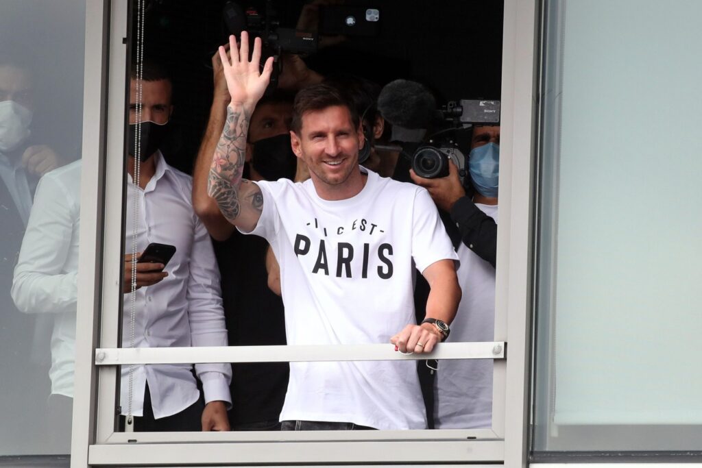 Imagem Ilustrando a Notícia: Paris Saint-Germain acerta a contratação de Lionel Messi; jogador será apresentado nesta quarta