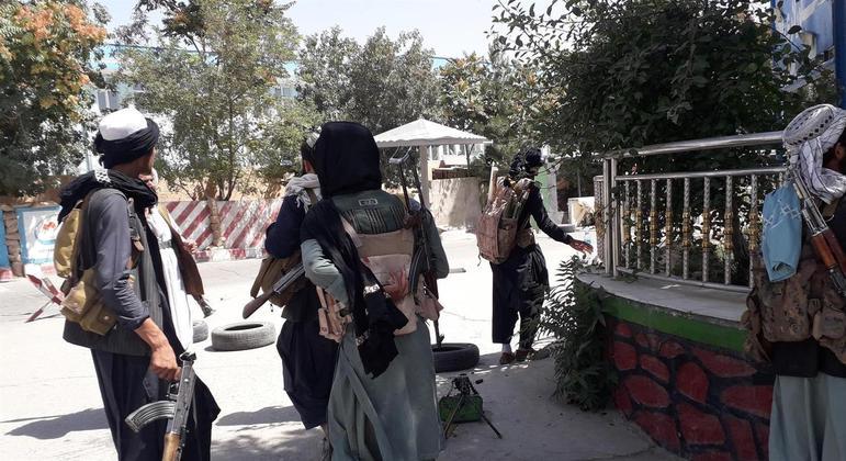 Imagem Ilustrando a Notícia: Talibã cerca Cabul e governo do Afeganistão fala em ‘transição pacífica’