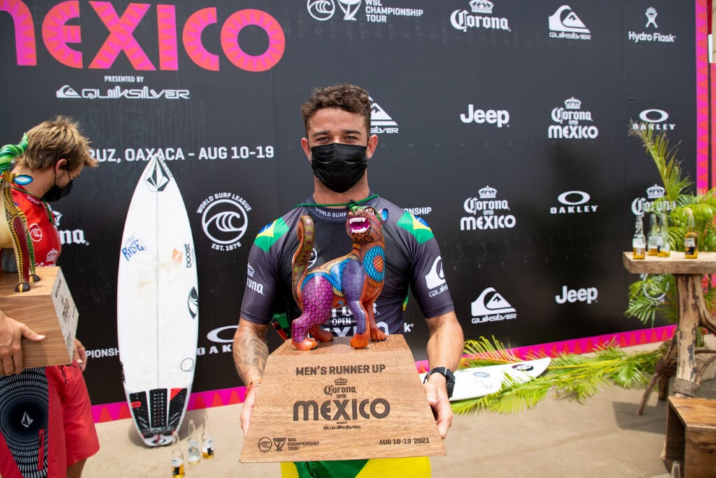 Imagem Ilustrando a Notícia: Deivid Silva é vice-campeão no Corona Open México de Surfe