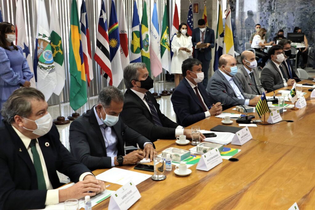 Imagem Ilustrando a Notícia: Em reunião com governadores, Caiado defende audiência com Bolsonaro
