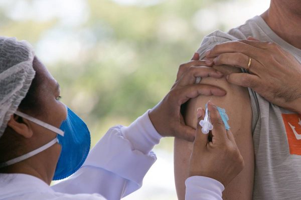 Imagem Ilustrando a Notícia: Covid-19: calendário de vacinação da 2ª dose é divulgado em Goiânia