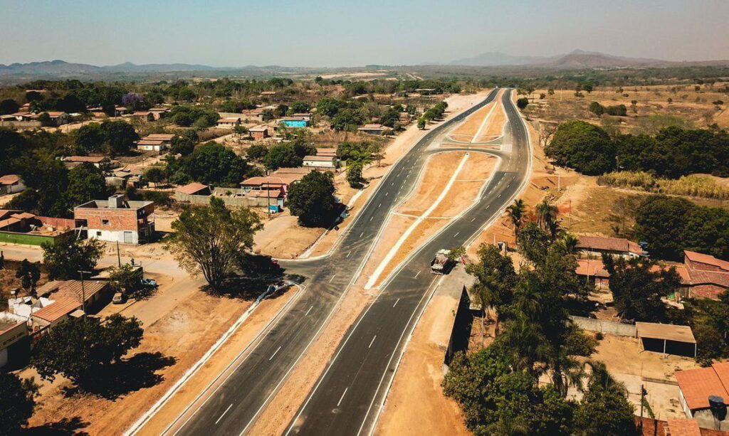 Imagem Ilustrando a Notícia: Governo inaugura 96 quilômetros de rodovia pavimentada em Goiás