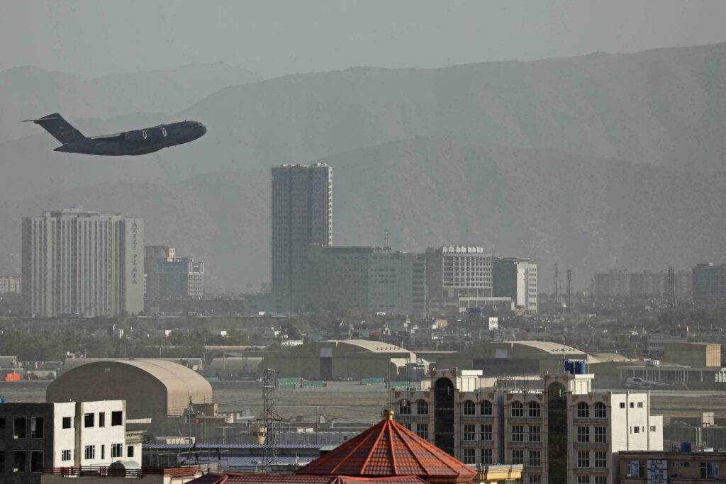 Imagem Ilustrando a Notícia: Transportadora do Paquistão anuncia 1º voo comercial para Cabul (Afeganistão)