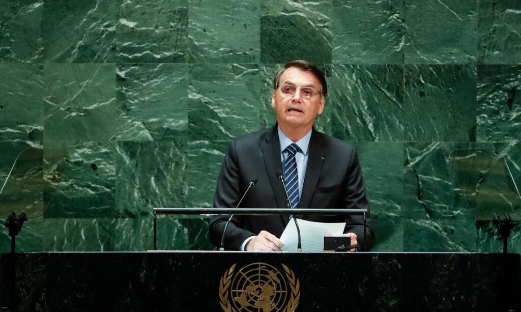 Imagem Ilustrando a Notícia: Bolsonaro viaja para Nova York e diz que defenderá marco temporal na abertura de Assembleia da ONU