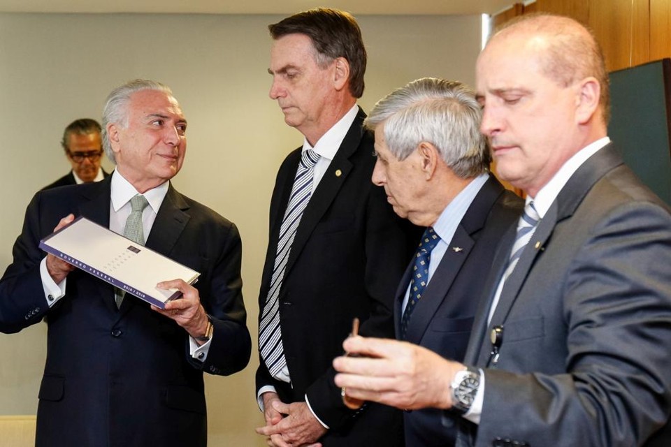 Imagem Ilustrando a Notícia: Bolsonaro confirma colaboração do ex-presidente em “Declaração à Nação”