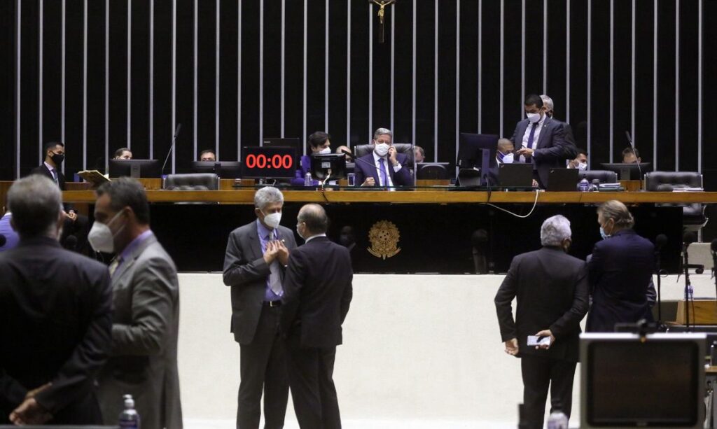 Imagem Ilustrando a Notícia: Câmara aprova MP que altera regras de fundos constitucionais