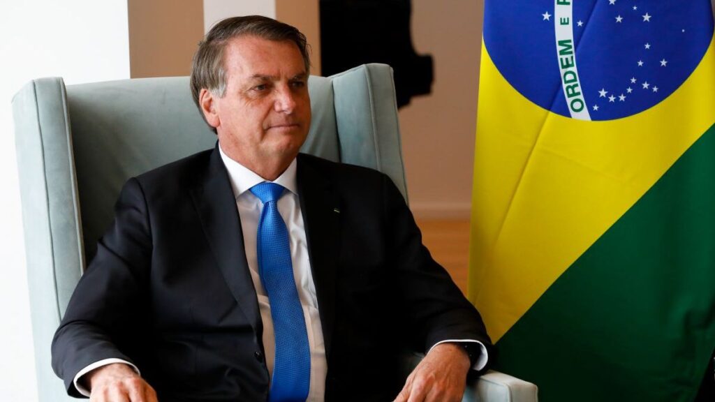 Imagem Ilustrando a Notícia: Centrão já discute possibilidade de Bolsonaro não disputar eleições em 2022