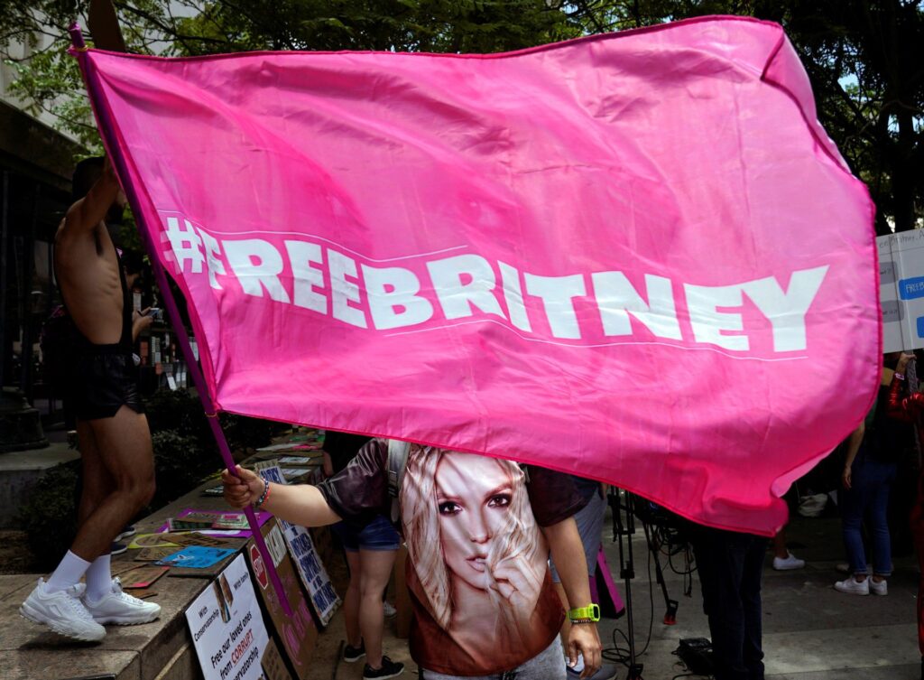 Imagem Ilustrando a Notícia: Britney Spears diz que seu pai está tentando extorquir dinheiro dela
