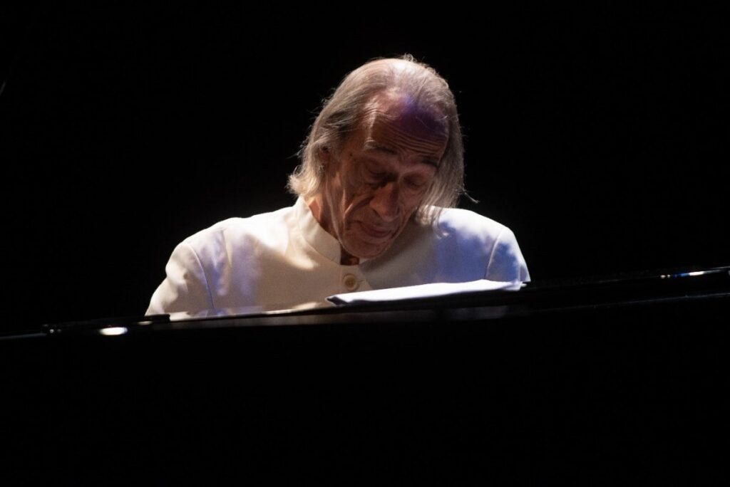 Imagem Ilustrando a Notícia: Referência do piano, João Carlos Assis Brasil morre aos 76 anos