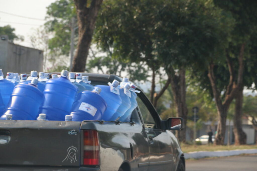 Imagem Ilustrando a Notícia: Onda de calor faz vendas de água mineral quase dobrar
