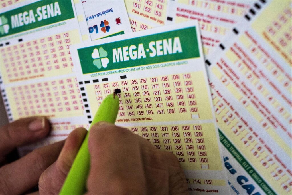 Imagem Ilustrando a Notícia: Sorteio da Mega-Sena pode pagar até R$ 10 milhões nesta terça-feira (28)