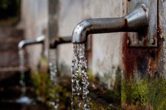 Imagem Ilustrando a Notícia: Em meio a uma crise hídrica, consumo de água cresce no país