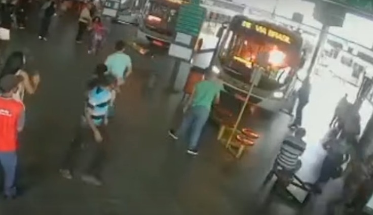 Imagem Ilustrando a Notícia: Morre motorista de ônibus queimado por passageira em Anápolis