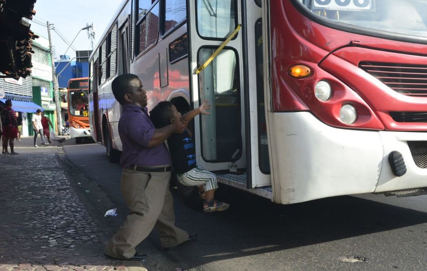 Imagem Ilustrando a Notícia: Comissão da Câmara Municipal aprova projeto de adaptação de ônibus para pessoas com nanismo