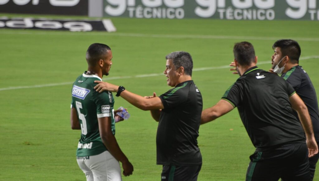 Imagem Ilustrando a Notícia: Marcelo Cabo analisa empate diante do Cruzeiro: “Muito intenso e muito físico”