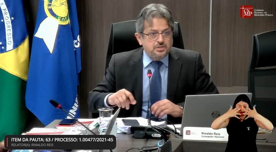Imagem Ilustrando a Notícia: Em sessão do CNMP, relator vota por demissão de 11 procuradores da Lava Jato
