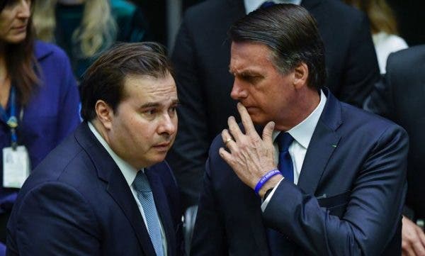 Imagem Ilustrando a Notícia: Rodrigo Maia afirma que Bolsonaro ‘não consegue assumir’ orientação sexual