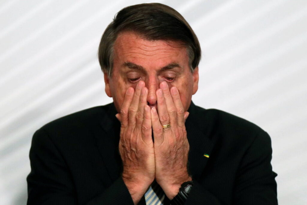 Imagem Ilustrando a Notícia: Avaliação de Bolsonaro piora e tem novo recorde, com 53% de rejeição