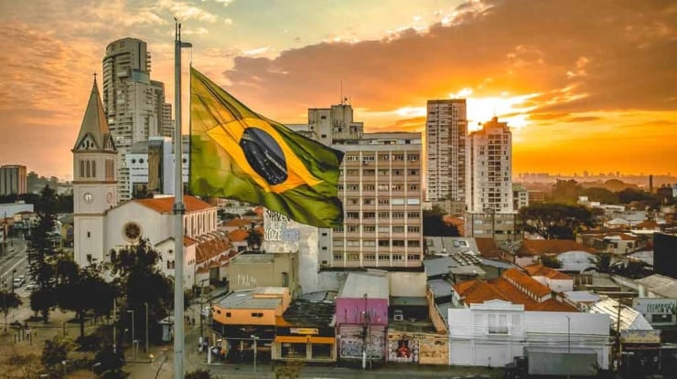 Imagem Ilustrando a Notícia: Setor de turismo reaquece com reabertura e avanço da vacinação no Brasil