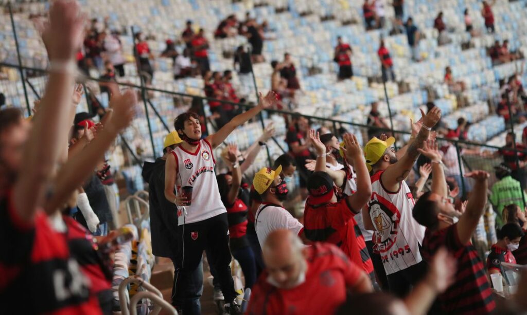 Imagem Ilustrando a Notícia: STJD cassa liminar e impede presença da torcida em jogos do Flamengo