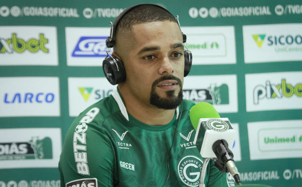Imagem Ilustrando a Notícia: Welliton se emociona em apresentação: “Sou muito grato pelo que o Goiás fez por mim”
