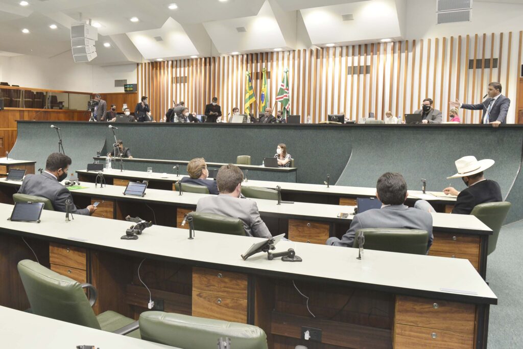 Imagem Ilustrando a Notícia: Assembleia aprova projeto que retoma a cobrança de dívidas de empresas goianas