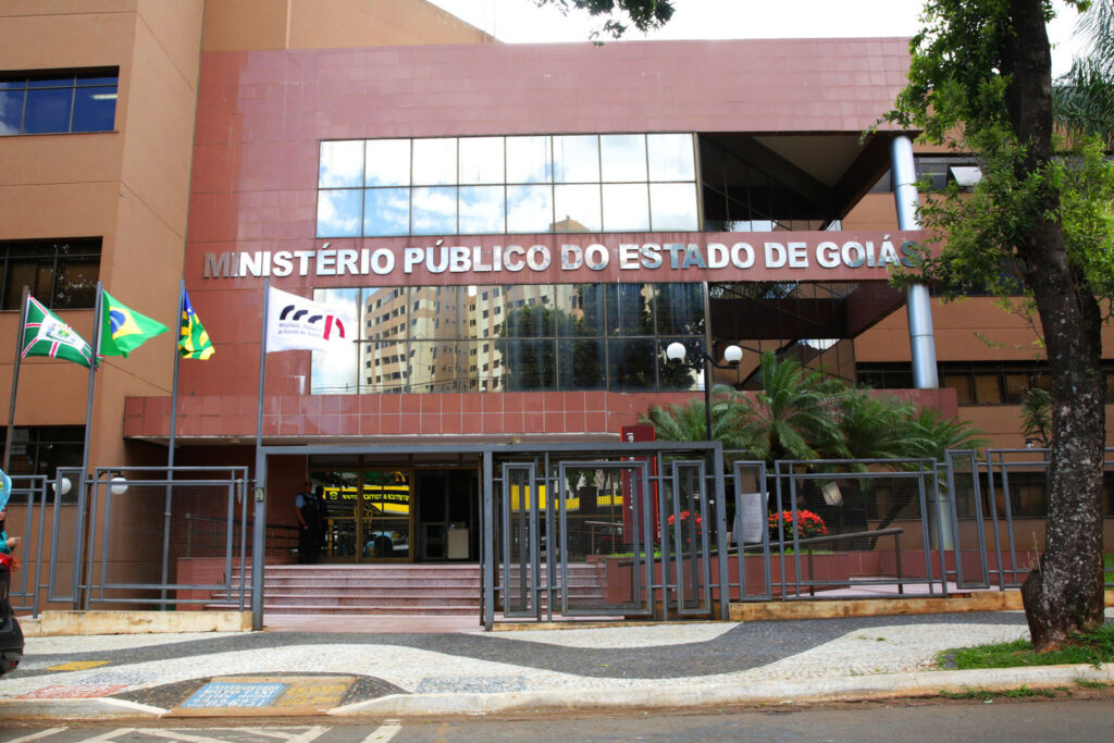 Imagem Ilustrando a Notícia: MPGO abre 39 vagas para promotor de Justiça substituto; salários ultrapassam os R$28 mil