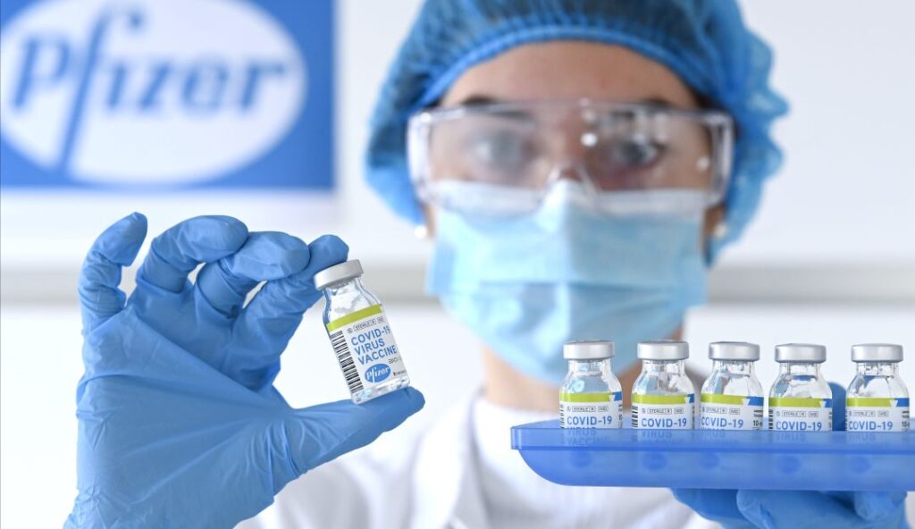 Imagem Ilustrando a Notícia: Vacinação contra Covid-19: mais 3,2 milhões de doses da Pfizer chegam ao Brasil