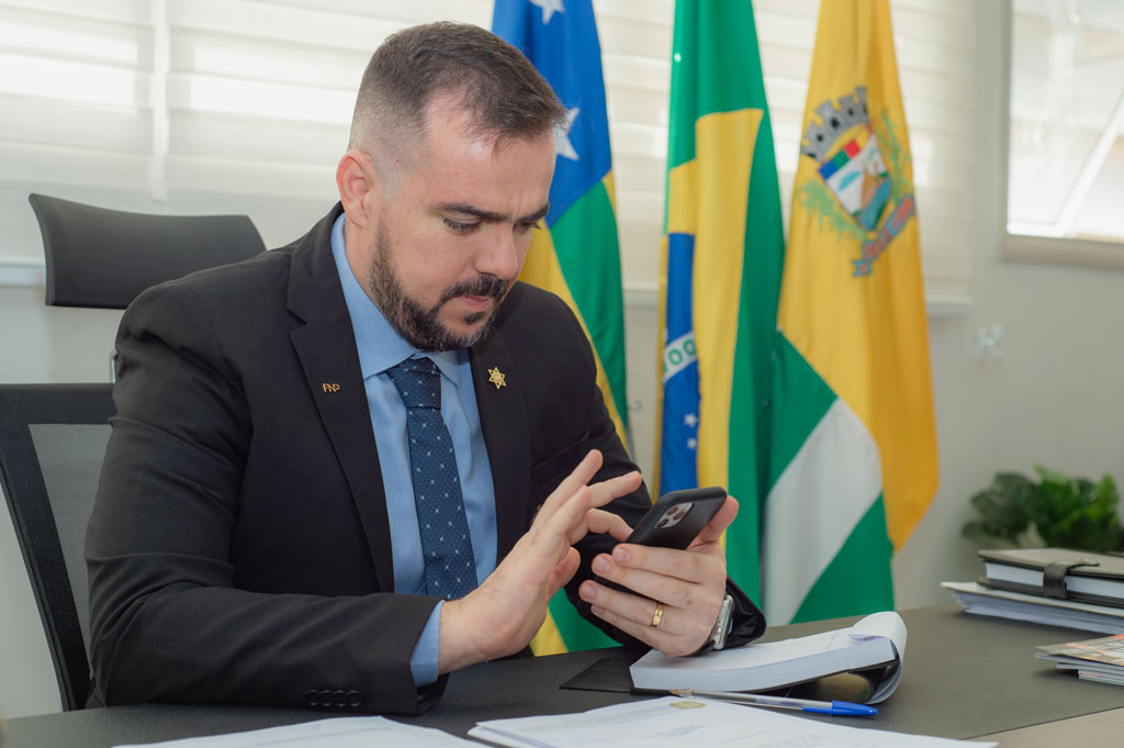 Imagem Ilustrando a Notícia: Mendanha quer candidaturas de PSDB e PT contra Caiado