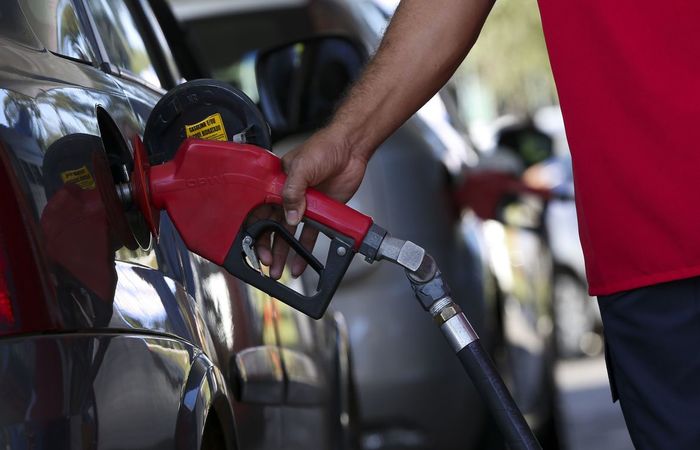 Imagem Ilustrando a Notícia: Entenda os principais fatores que contribuem para a alta do preço da gasolina no Brasil