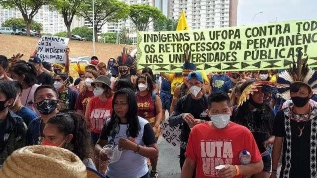 Imagem Ilustrando a Notícia: Estudantes indígenas e quilombolas cobram ações do governo federal para acesso à universidade