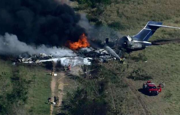 Imagem Ilustrando a Notícia: Avião cai nos Estados Unidos e 21 passageiros conseguem sobreviver; entenda