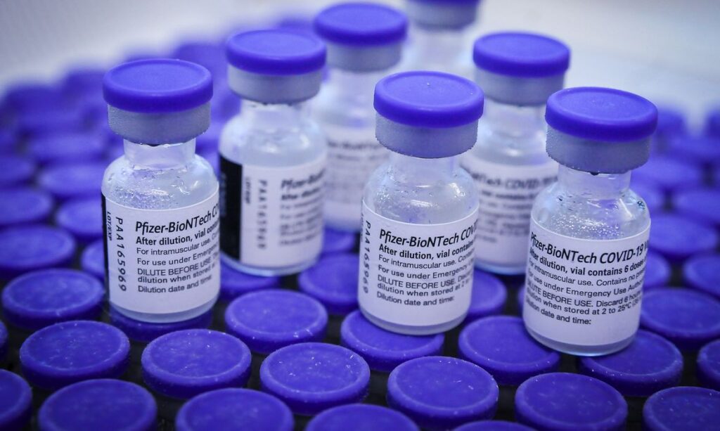 Imagem Ilustrando a Notícia: Brasil recebe lote de 4,5 milhões de doses da vacina da Pfizer; 100 milhões de unidades já foram entregues