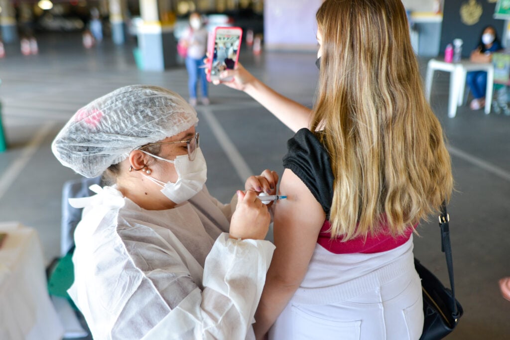 Imagem Ilustrando a Notícia: Goiânia mantém testagem e vacinação contra Covid-19 no feriado prolongado