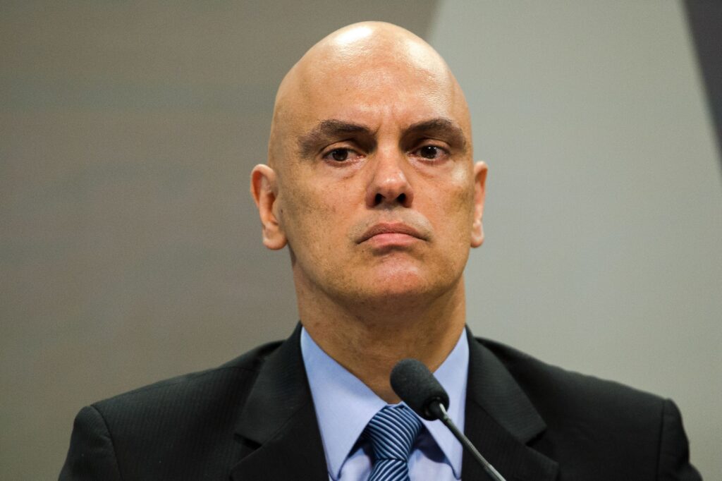 Imagem Ilustrando a Notícia: Moraes prorroga pela 5ª vez inquérito das milícias digitais