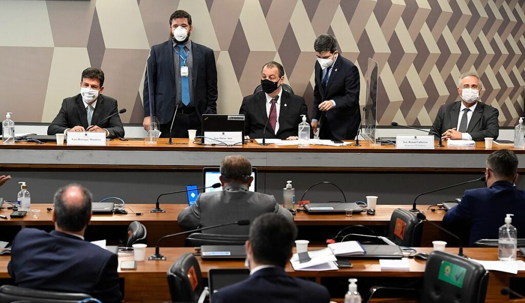 Imagem Ilustrando a Notícia: CPI da Pandemia aprova relatório final e pede indiciamento de Bolsonaro e mais 79