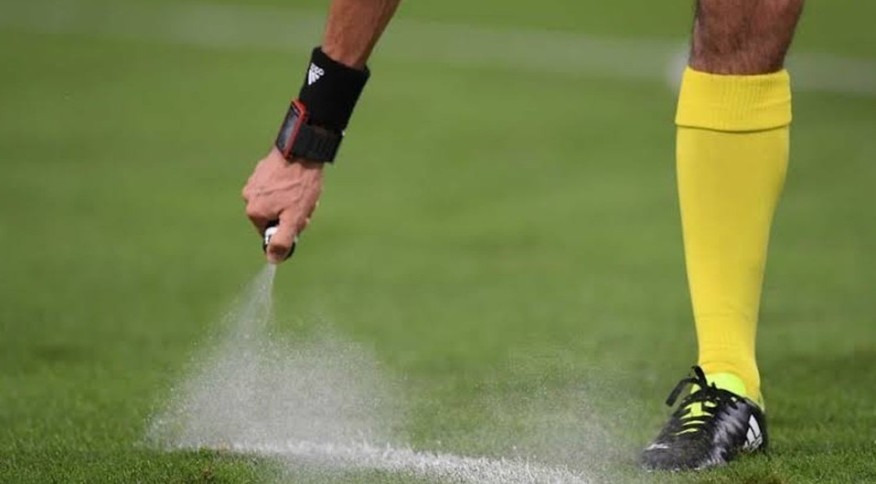 Imagem Ilustrando a Notícia: Fifa é condenada a indenizar brasileiro por uso de spray em jogos de futebol