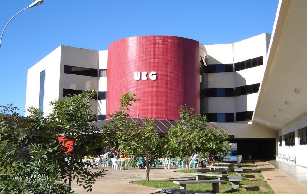Imagem Ilustrando a Notícia: Universidade Estadual de Goiás lança dois editais para oferta de 155 bolsas de graduação