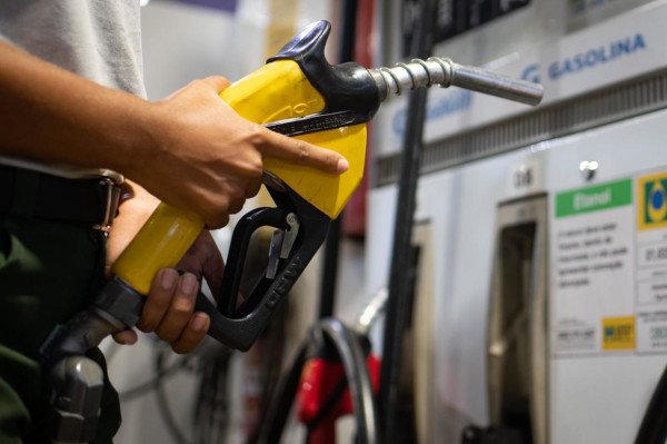 Imagem Ilustrando a Notícia: Entenda como são formados os preços dos combustíveis e o que está causando os constantes aumentos